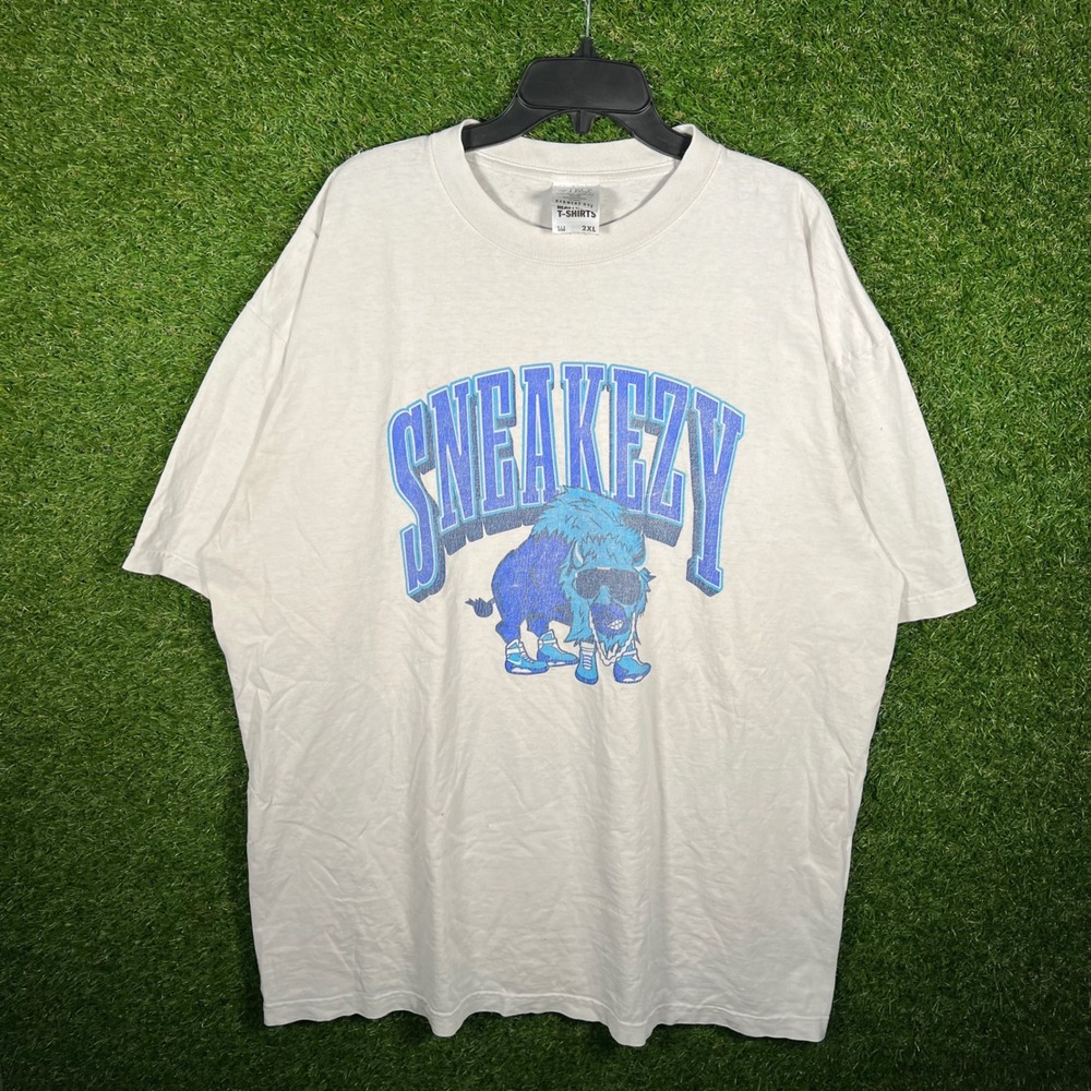 Shaka Wear Sneakezy Buffalo Graphic T-Shirt Mens 2XL Gray SuperMAX Heavy 4656
